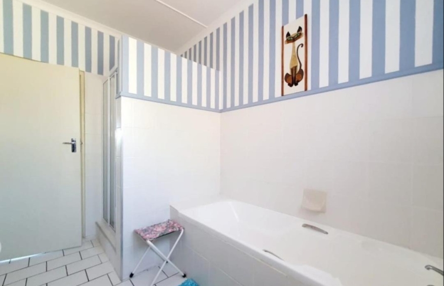 4 Bedroom Property for Sale in Boggomsbaai Western Cape